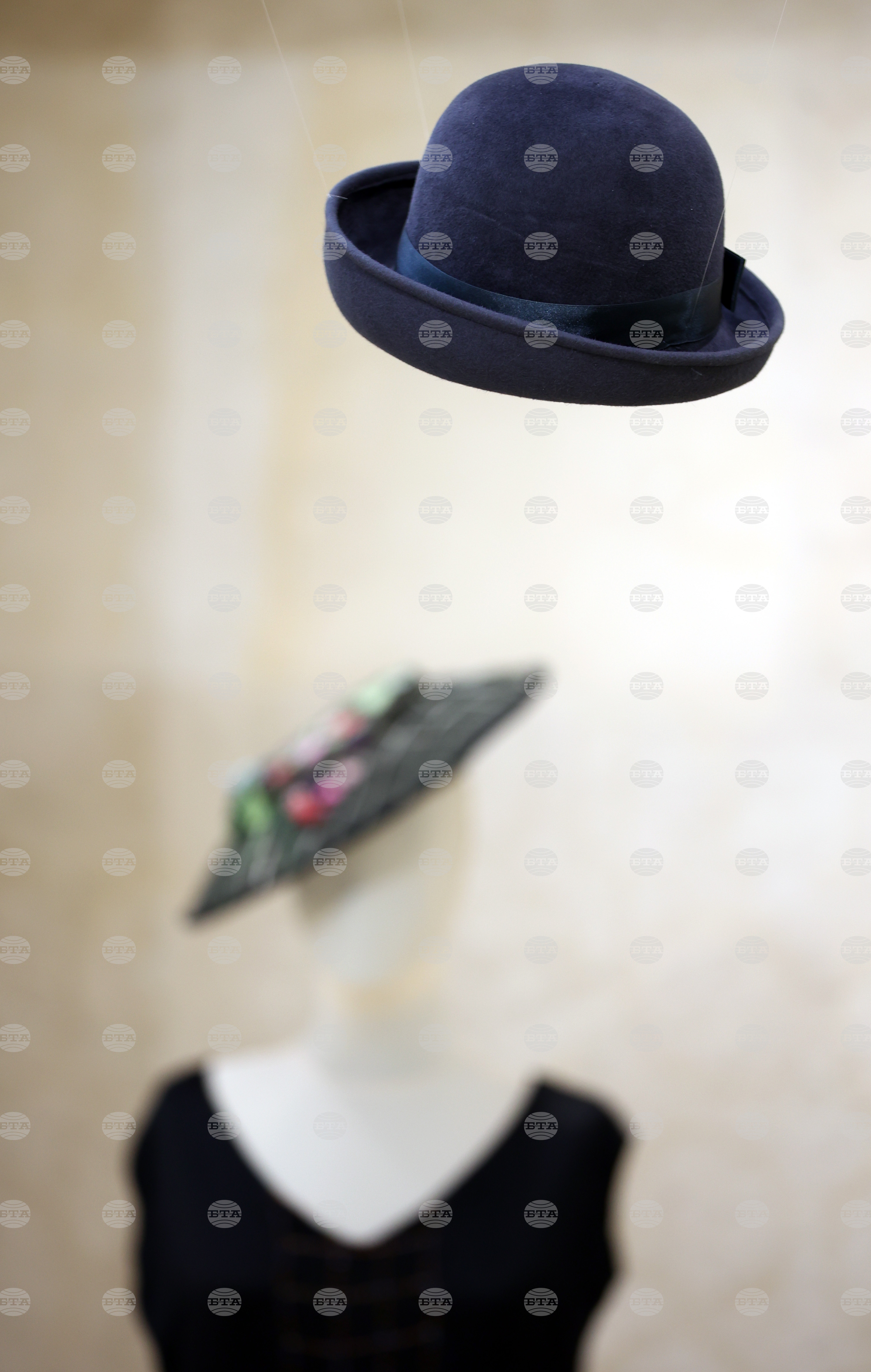 Шапката - изложба