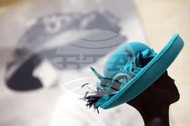 Шапката - изложба