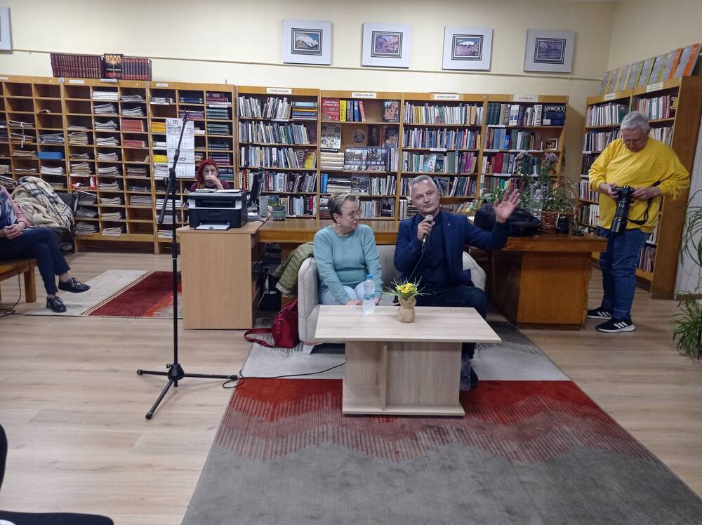 Община Сливен: Стефан Радев присъства на представянето на новата книга на Захари Карабашлиев