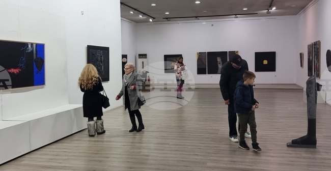 Плевен - изложба "Черно на бяло"