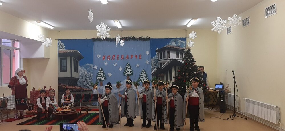 ДГ №15 „Слънце“ и Община Хасково организират Детски фестивал „Коледарче“
