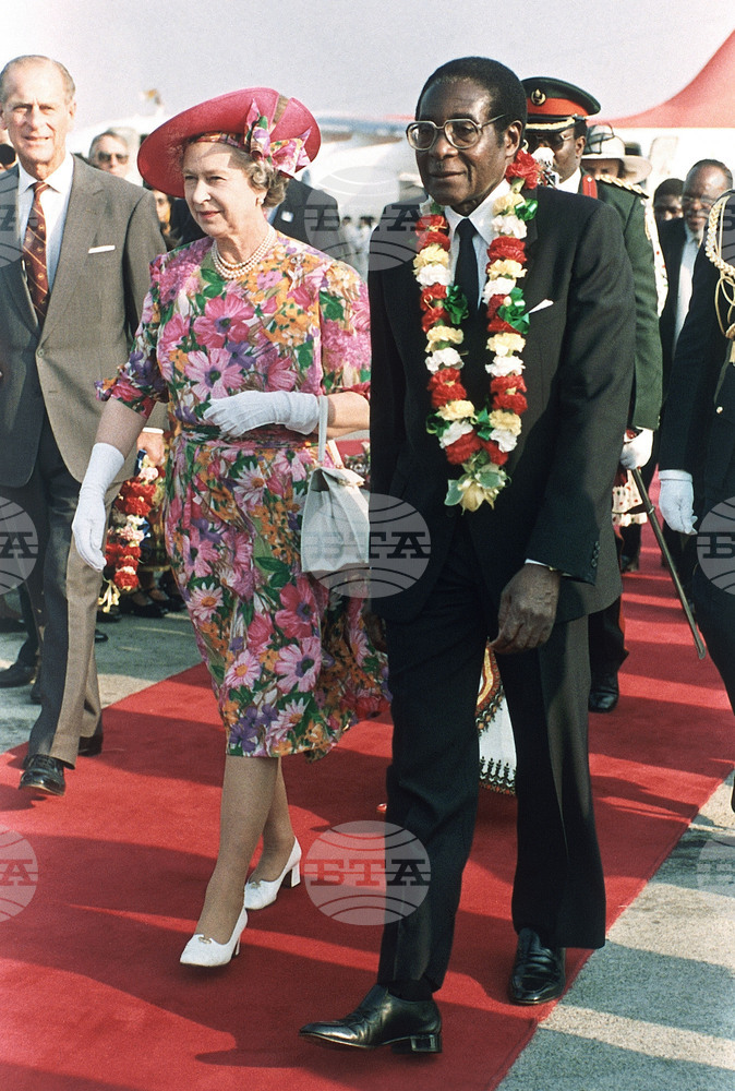 Великобритания е обмисляла дали президентът на Зимбабве Мугабе да бъде свален с военна сила през 2004 г., пише "Файненшъл таймс"