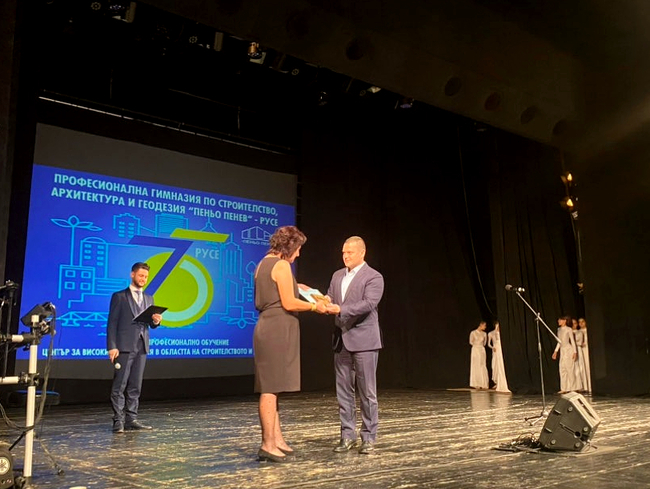 Община Русе: ПГСАГ “Пеньо Пенев“ отбеляза с концерт своя 75-годишен юбилей