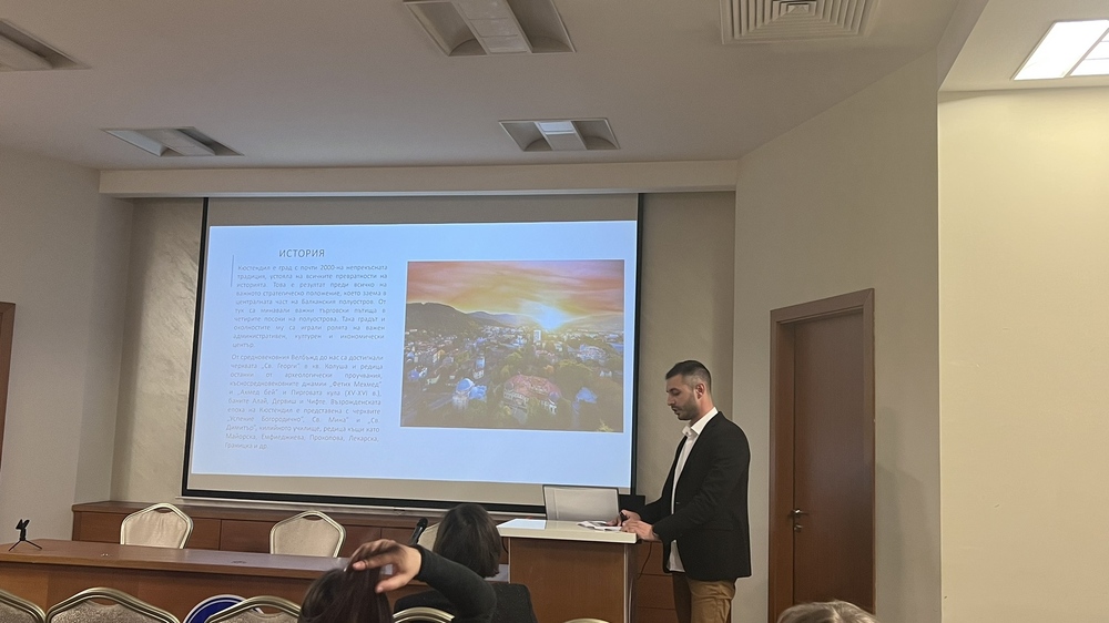 Зам.- кметът на община Кюстендил Кристиян Иванчов и експертът в отдел Туризъм Георги Разсолков представиха община Кюстендил на деветата работна среща на туристическия бизнес и местната власт в Пловдив