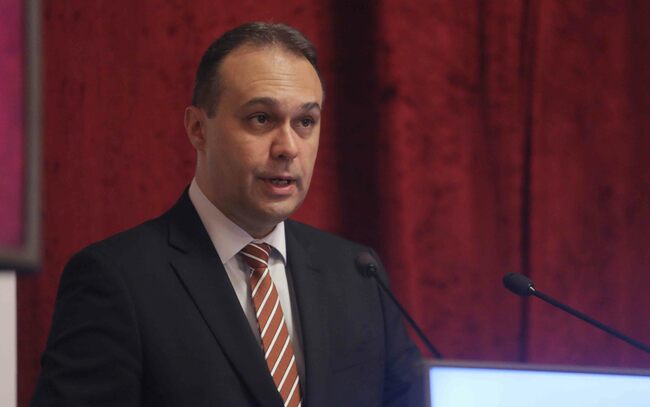 Defence Minister Says Bulgaria Will Be Faced with Serious Problems in Next 6-9 Months if Political Class Fails Statehood Test