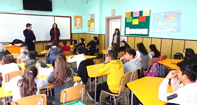 Окръжен съд – Разград: Петокласници и шестокласници от училището в Ясеновец се запознаха с професиите съдия, прокурор и следовател и опасностите в интернет