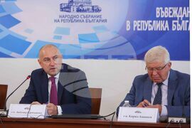 Парламент - Комисия по бюджет и финанси - кръгла маса