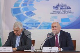 Парламент - Комисия по бюджет и финанси - кръгла маса