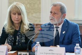 Парламент - Комисия по бюджет и финанси - кръгла маса