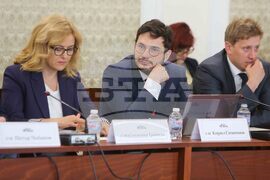 Парламент - Комисия по бюджет и финанси - кръгла маса