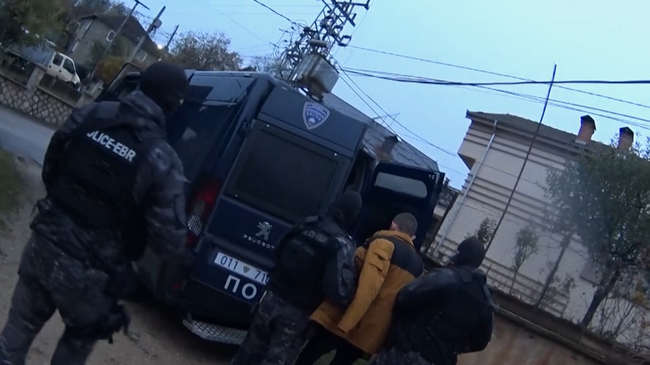 В Струга е била разбита голяма престъпна група за незаконно разпространение на наркотици и оръжие, съобщават от МВР в Северна Македония