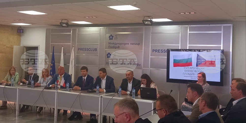 Чехия търси български партньори за космически проект