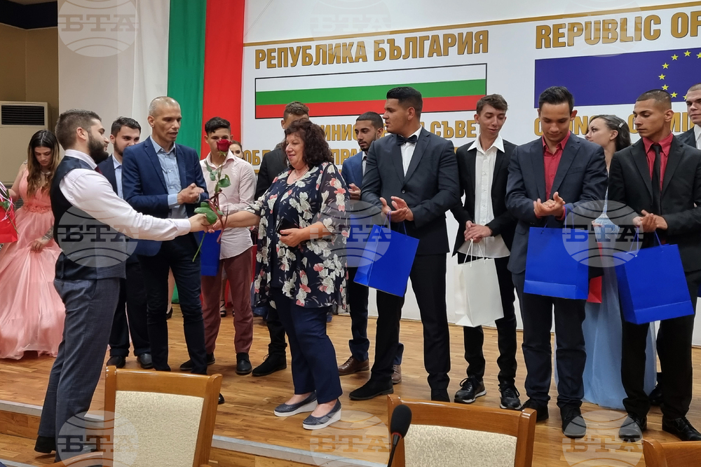 Плевен - абитуриенти - звезден бал