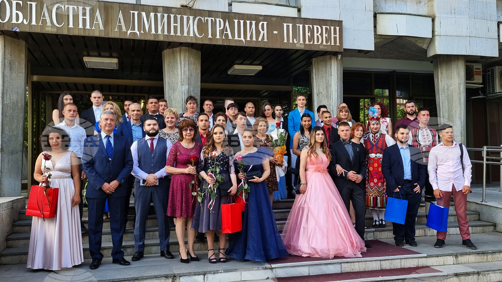 Плевен - абитуриенти - звезден бал