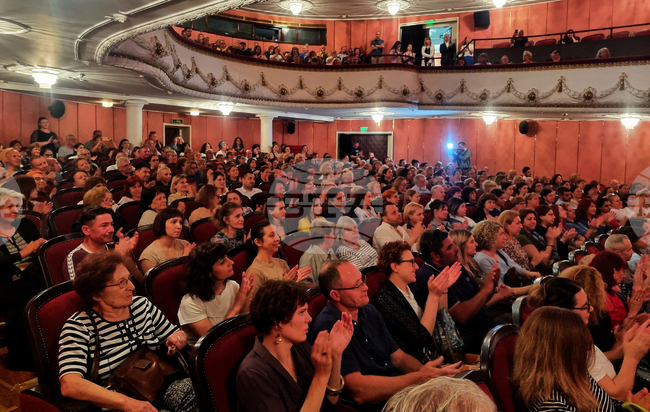 Варна присъства в списание ЛИК със своите фестивали и конкурси