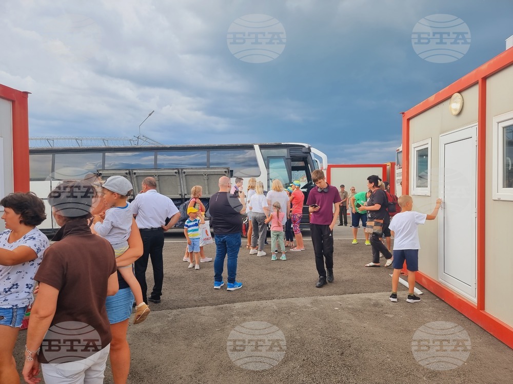 First Group of Ukrainian Refugees Will Be Transported from Centre in Elhovo