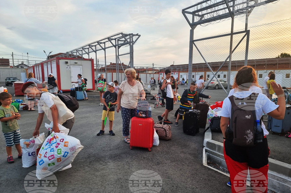 Украинците от временния център в Елхово ще бъдат преместени до дни в държавна база