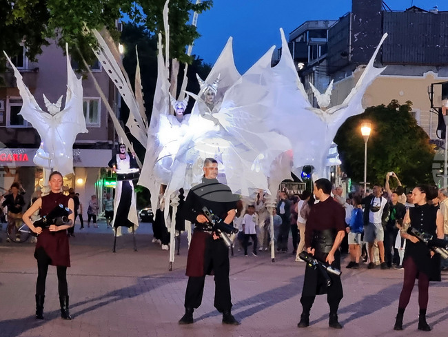 Варна - фестивал - улично дефиле "Белите криле"