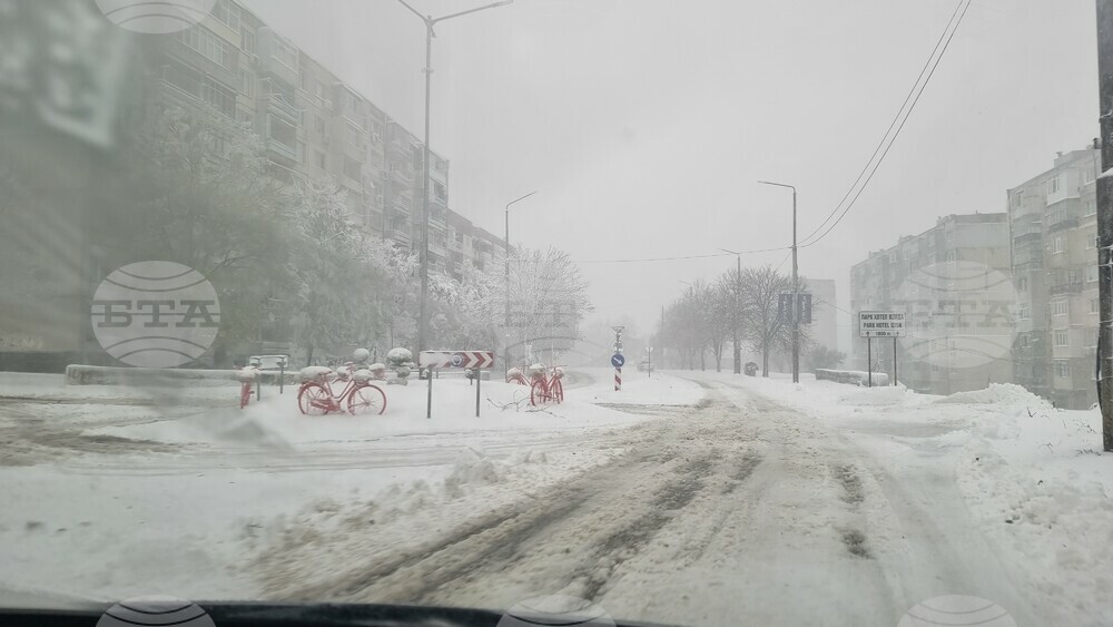Основните булеварди и улици в Добрич се почистват, съобщи кметът