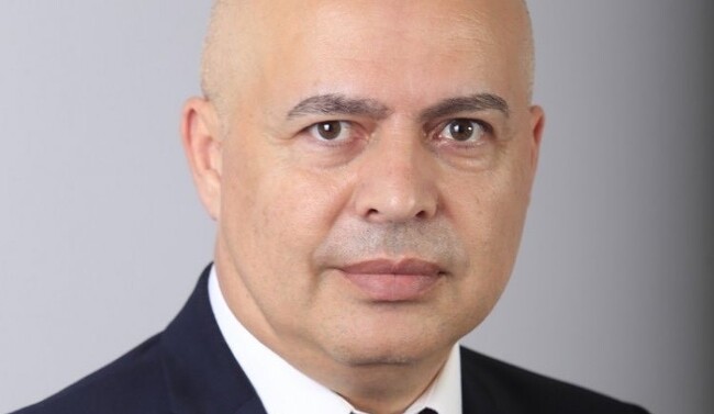 Георги Свиленски: Денков и Габриел да отидат при хората, да не стоят на топло