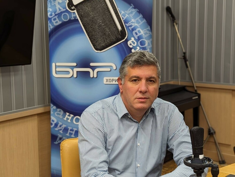 Министър Цеков: Над 1100 машини разчистват и обработват пътищата, институциите работят в синхрон за справяне със зимната обстановка