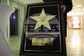 Бургас - Тина Търнър - паметна плоча - звезда