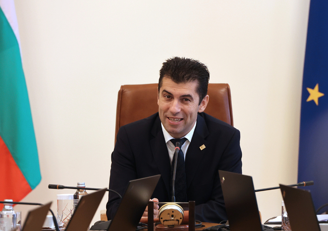 Кирил Петков благодари на властите в Северна Македония за заловения извършител на палежа в културен център „Иван Михайлов“