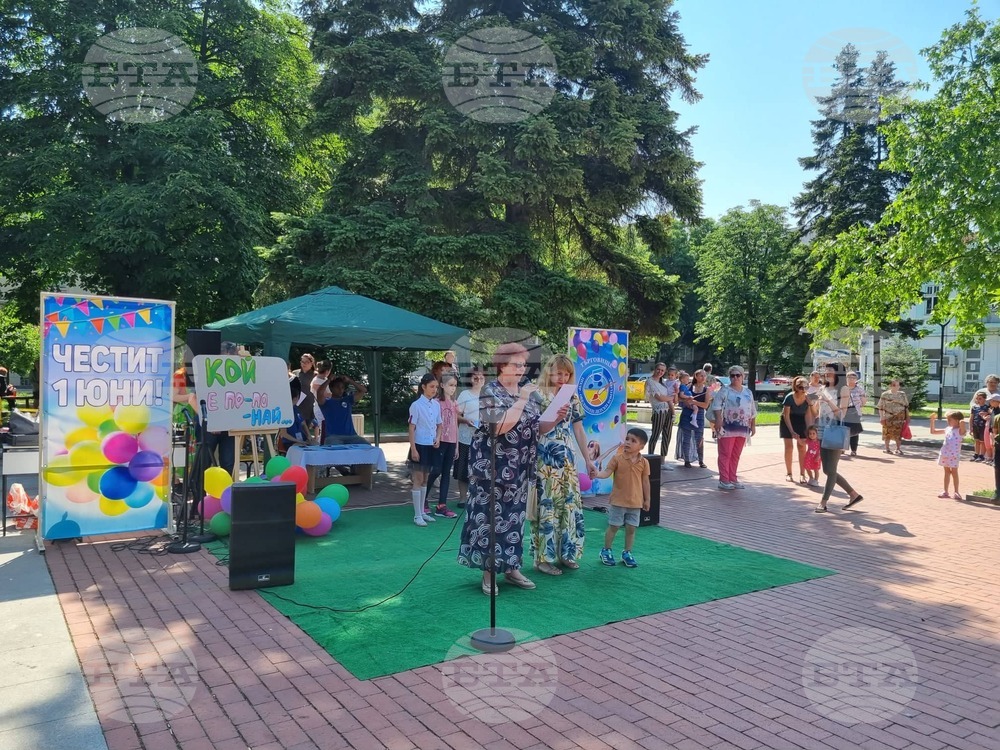 Децата на Търговище творят в кътове по интереси за своя празник