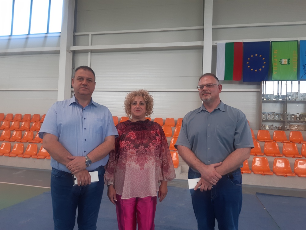 Районният прокурор на гр. Пловдив Чавдар Грошев и неговият заместник Атанас Илиев изнесоха открит урок по право пред ученици от ОУ „Св. св. Кирил и Методий“ в с. Труд