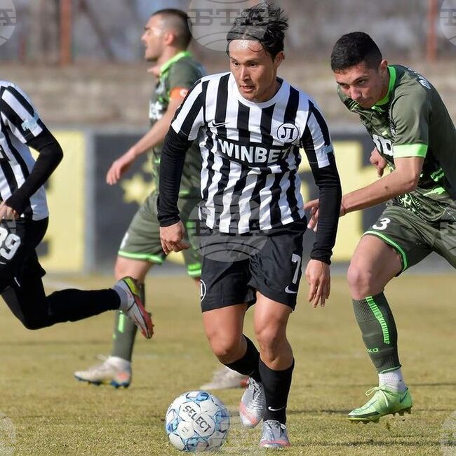 Парвиз Умарбаев подписа нов договор с Локомотив (Пловдив) 