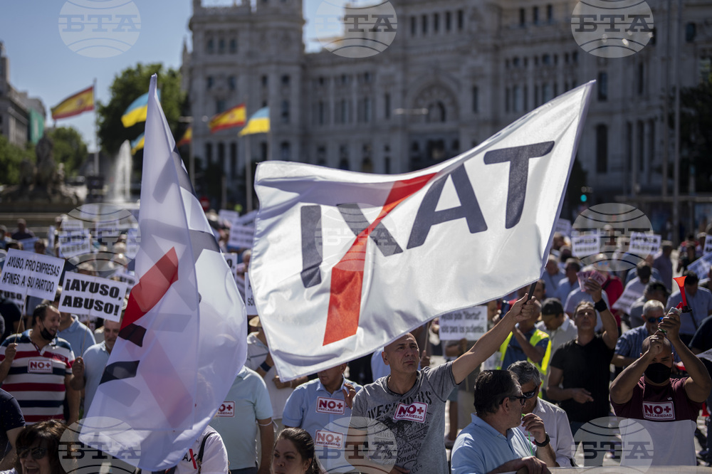 Стотици таксиметрови шофьори протестираха в Мадрид