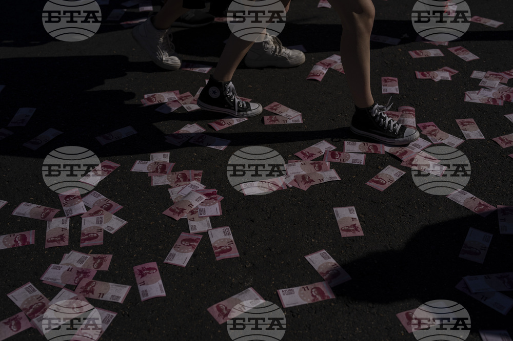 Безработните в Испания под 3 милиона за първи път от 2008 година