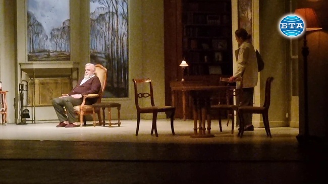 С постановката на Народния театър „Бащата“ във Варна бе открит Международният театрален фестивал „Варненско лято“