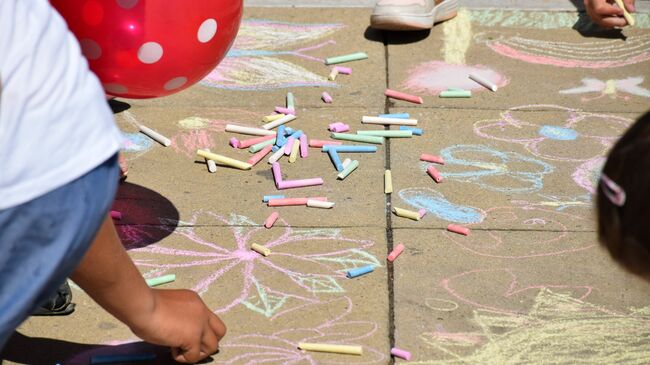 NGO Mobilizes Volunteers to Help Refugee Children in Bulgaria Through Sports and Art