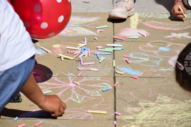 Сдружение организира доброволци в подкрепа на деца бежанци в България чрез спортни и творчески занимания
