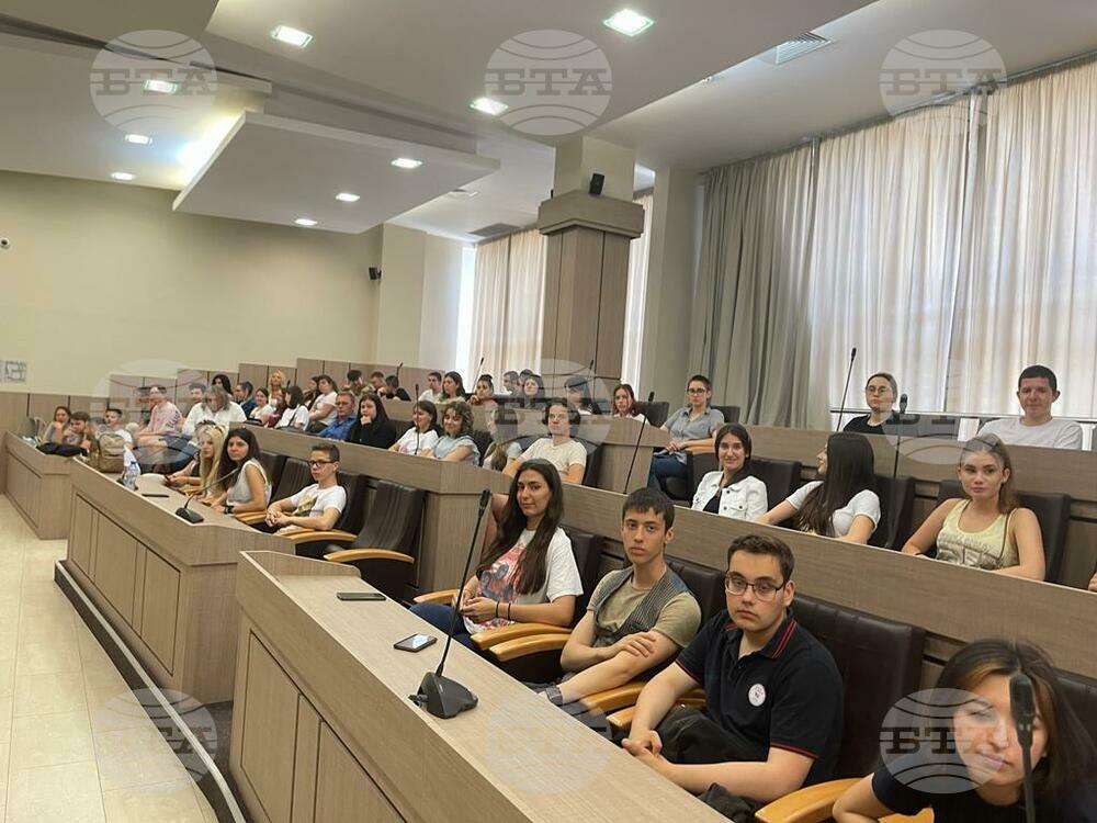 Наградиха триста ученици, помагали при провеждането на Европейското първенство по ушу в Бургас