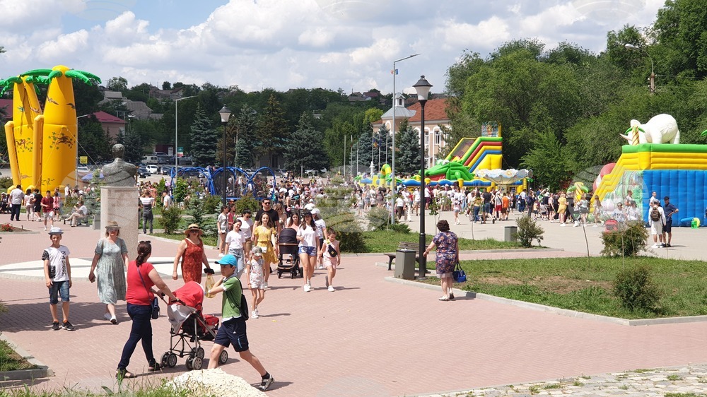 С богата празнична програма отбелязват Деня на детето в Тараклия