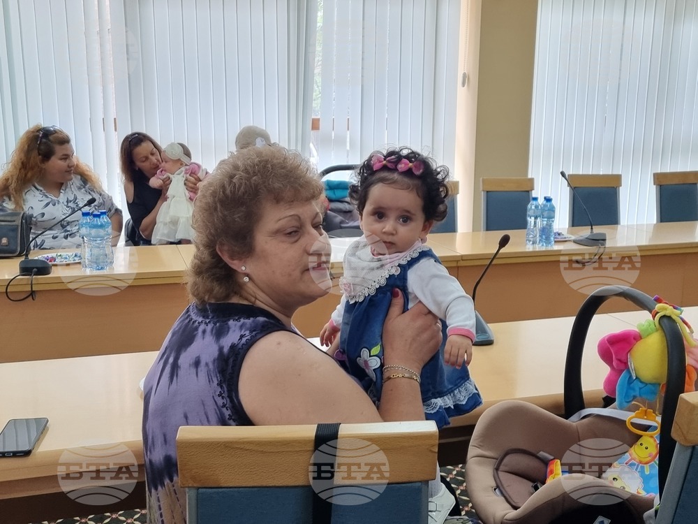 В община Сливен 36 семейства са утвърдени като професионални приемни родители