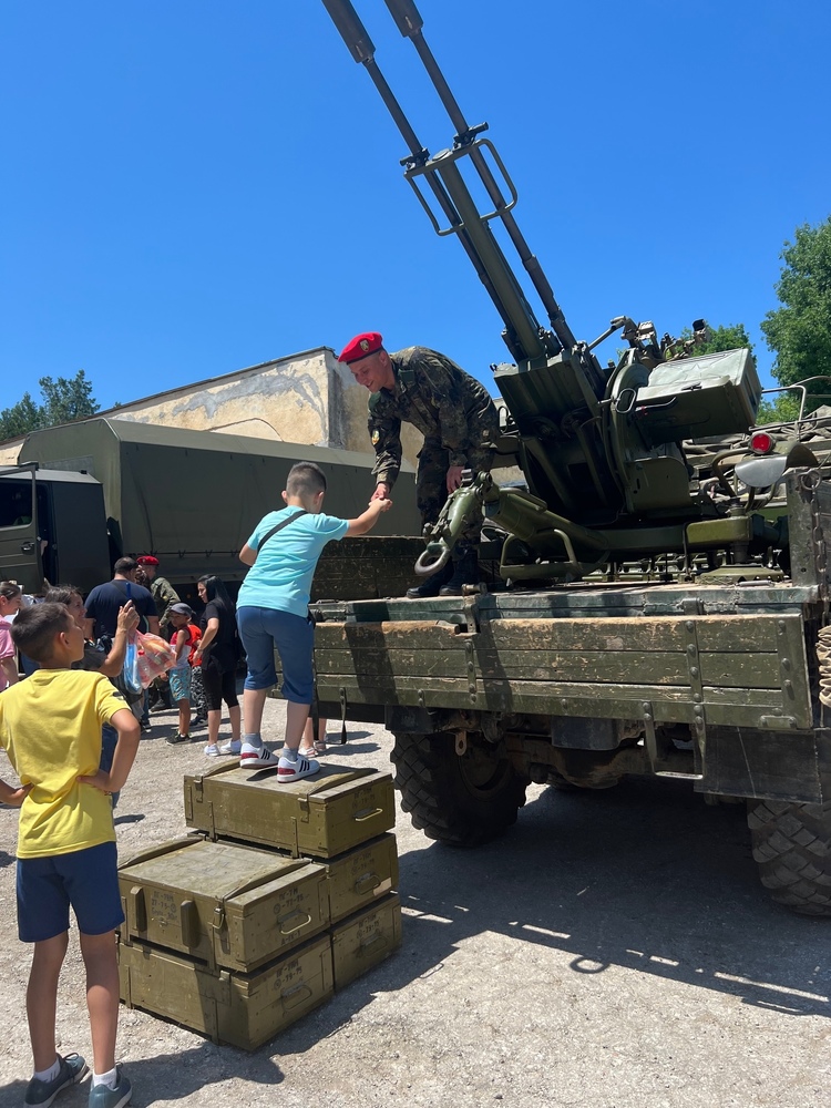 Ден на отворени врати във военно формирование 52740 за Празника на детето