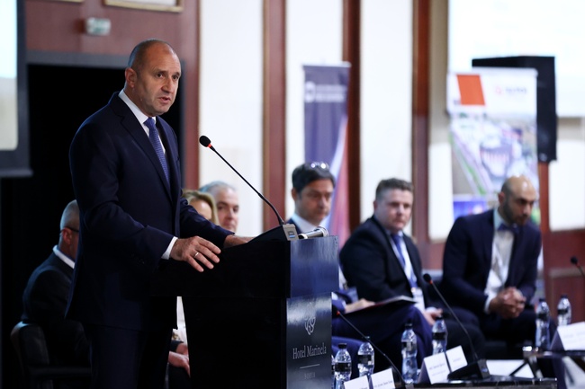 Румен Радев: Неподдържана пътна мрежа създава дефицити в безопасността