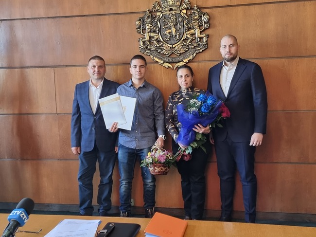 Кметът на Плевен и председателят на Общинския съвет поздравиха медалисти от световното първенство по карате в Япония