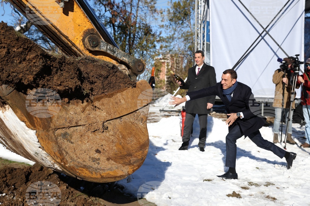 Нова метростанция - първа копка