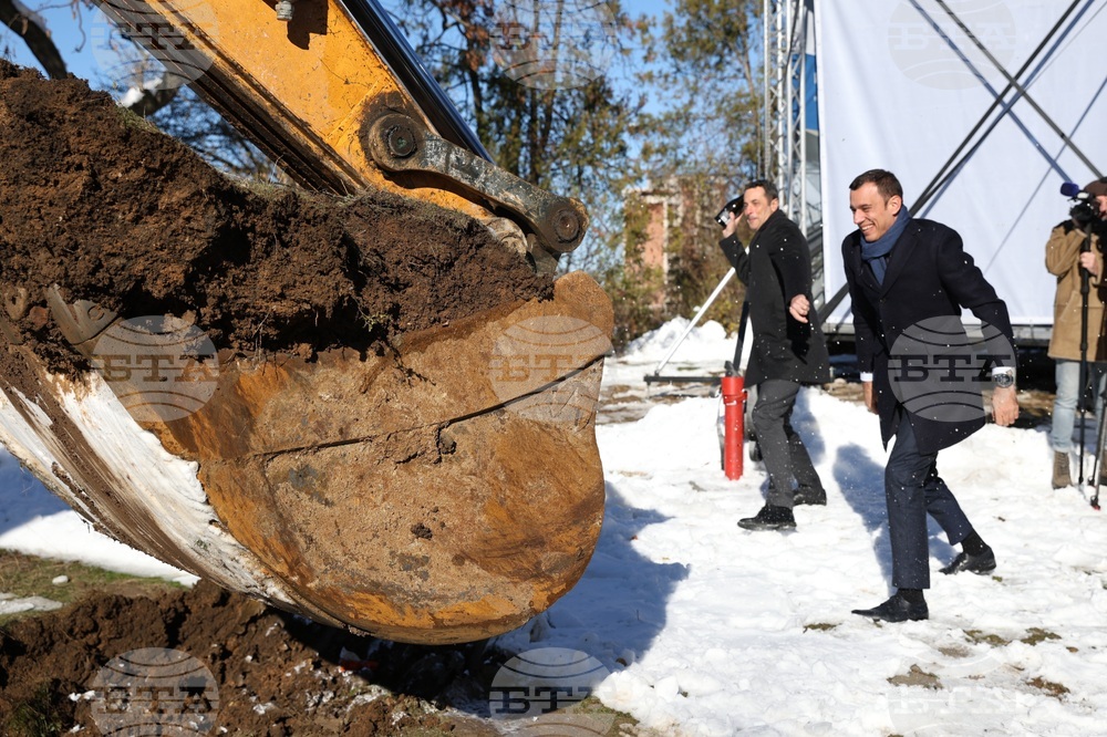 Нова метростанция - първа копка