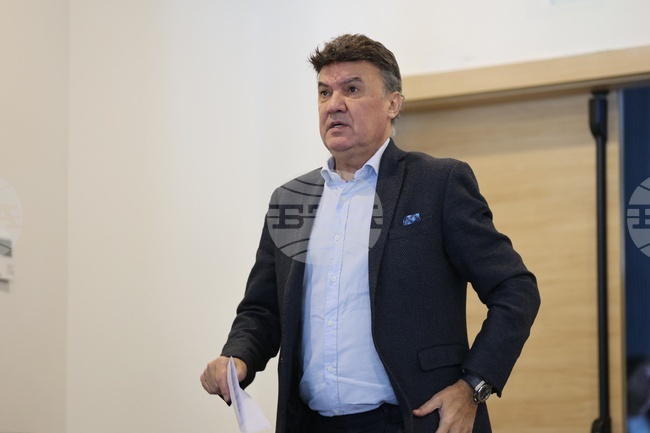 Не съм сигурен, че Испания ще бие България лесно през септември, подкрепата на публиката е много важна, заяви бившият президент на БФС Борислав Михайлов