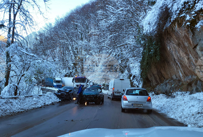 София - Самоков - път - катастрофа