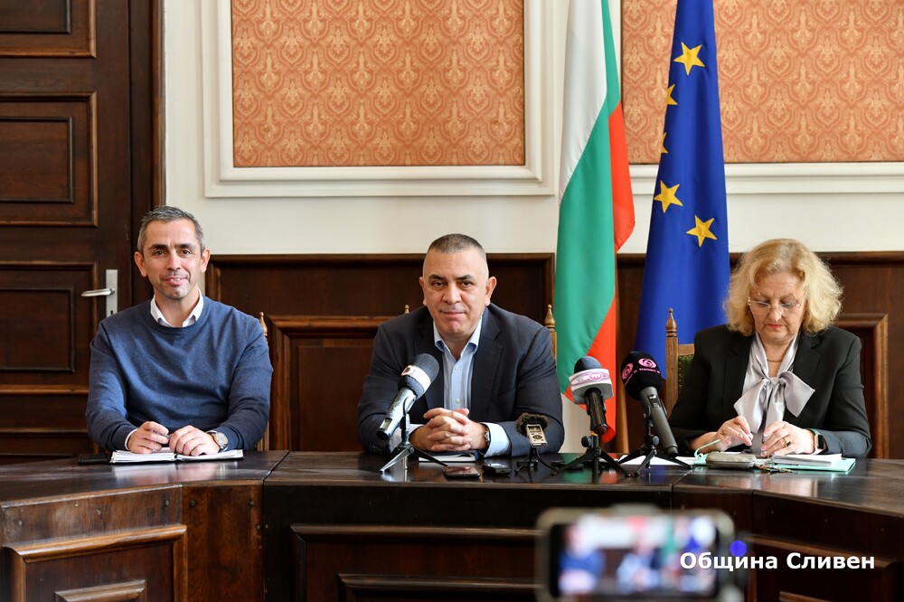 Община Сливен: След силната буря всички пътища в общината са проходими, възстановява се електрозахранването в няколко села