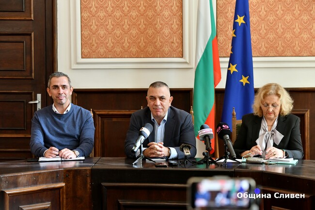 Община Сливен: След силната буря всички пътища в общината са проходими, възстановява се електрозахранването в няколко села