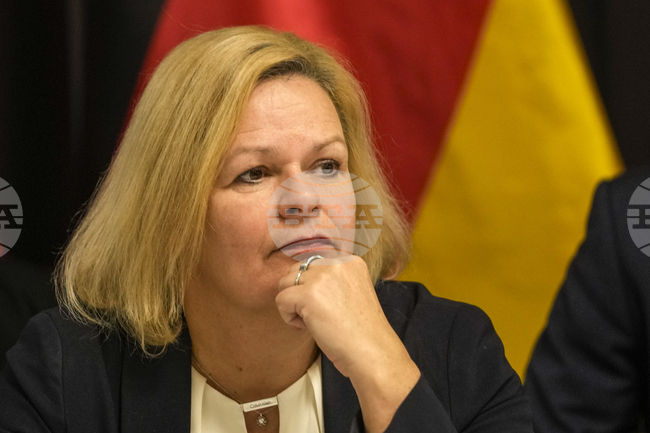 Германия ще ускори депортациите на фона на нарастващия брой на престъпленията, извършени от чужденци, заяви вътрешната министърка Нанси Фезер