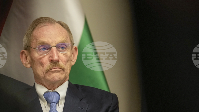 МТИ: Унгарският вътрешен министър заяви, че Австрия и Унгария защитават заедно външната граница на Шенген; коментира и ролята на България