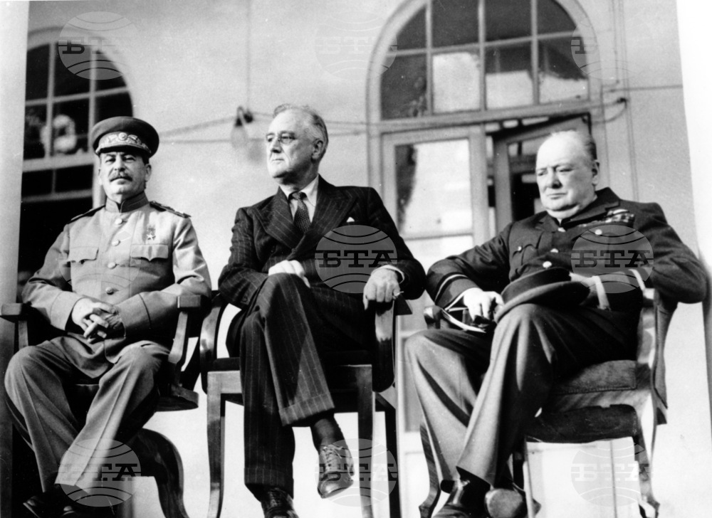 Със затаен дъх светът през 1943 г. очаква резултатите от Техеранската конференция